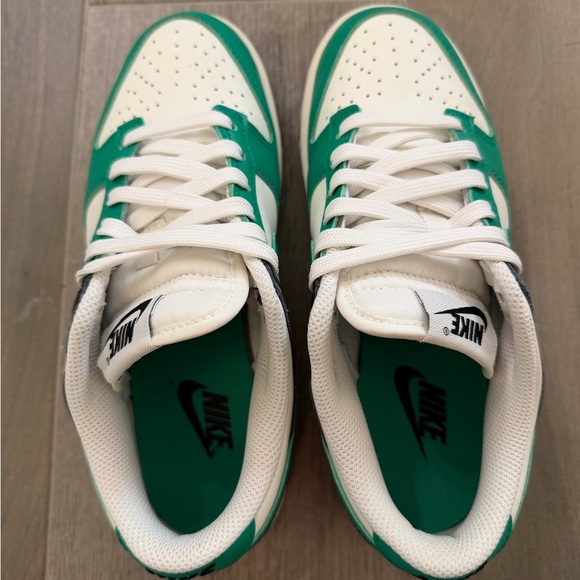 Nike Dunk Green and White Sneakers Women’s 6.5 - Picture 4 of 5